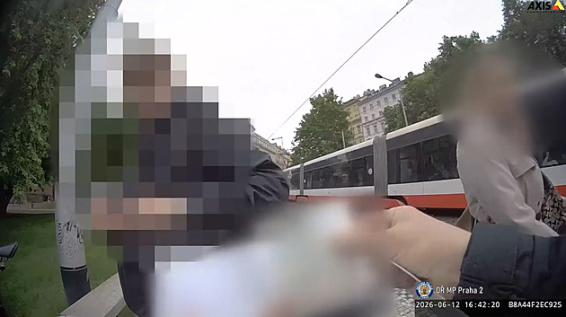 To nemáte nic lepšího na práci? vzdoroval cyklista strážníkovi. Pardon nedostal