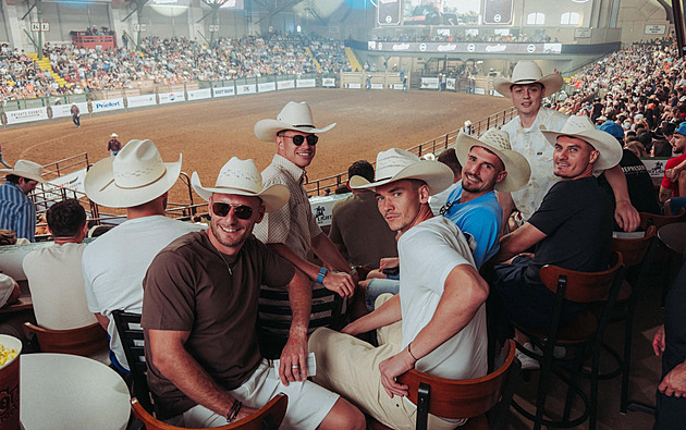 A day off came in handy, Sadílek praised. Footballers also went to a rodeo