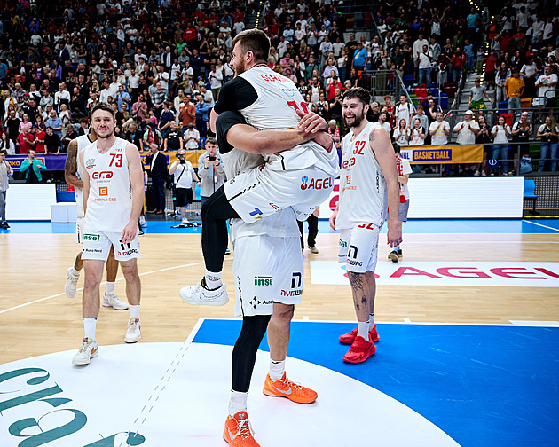 Nymburk slaví titul! Pardubice senzaci nedotáhly, v Game 7 vládl favorit