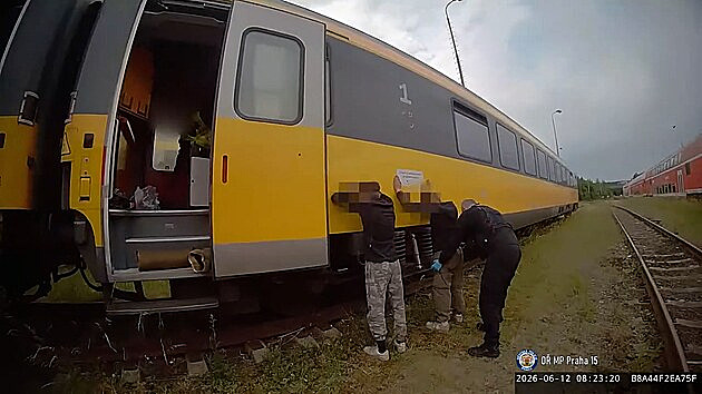 Štípali jsme kabely, odsud jsme to brali. Mladíci chycení v depu nezapírali