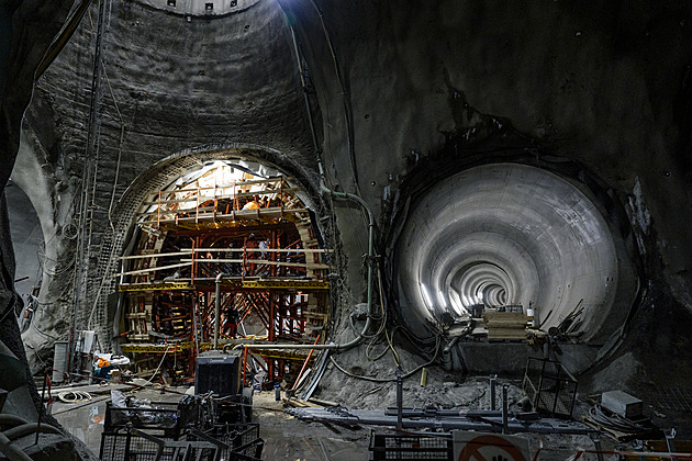 Metrem z Prahy, výstup ve středních Čechách. I to bude superterminál Písnice