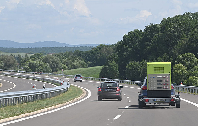 Silničáři nečekaně otevřeli kompletní úsek dálnice D49 z Holešova do Fryštáku