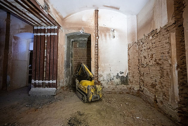 Proměna Vinohradské vodárny je skoro v polovině. Zpoždění může ohrozit expozici