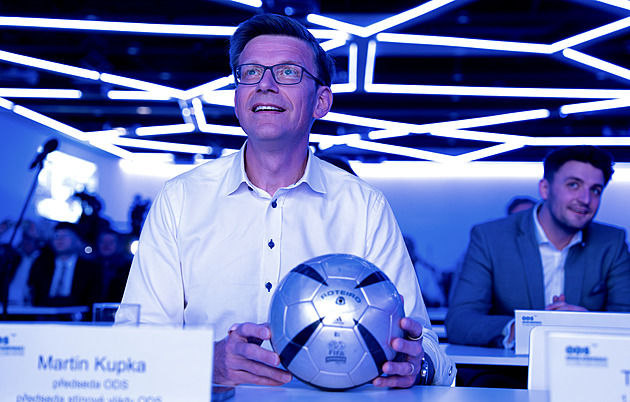 Česko může mít v roce 2040 fotbalové Euro se Slovenskem a Rakouskem, řekl Kupka