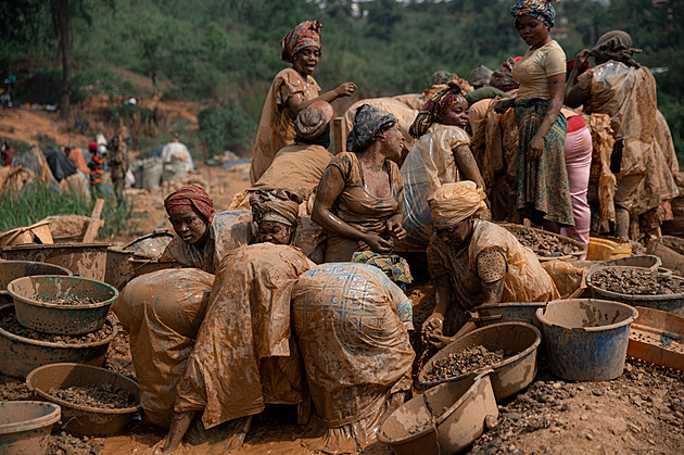 Between Gold and Mud: Women in Congo Face Harsh Conditions and the Threat of Ebola