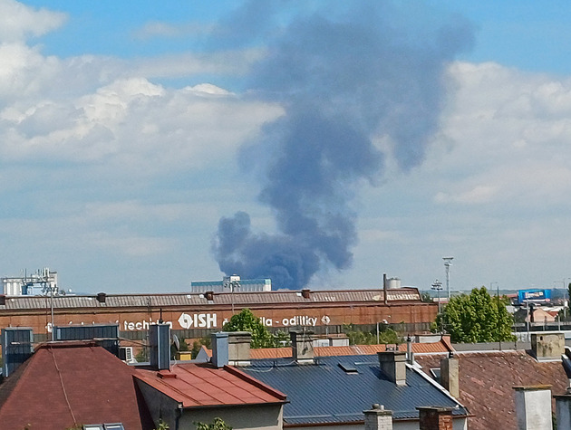 Na D35 u Olomouce hoří kamion. Dálnice do krajského města stojí, tvoří se kolony