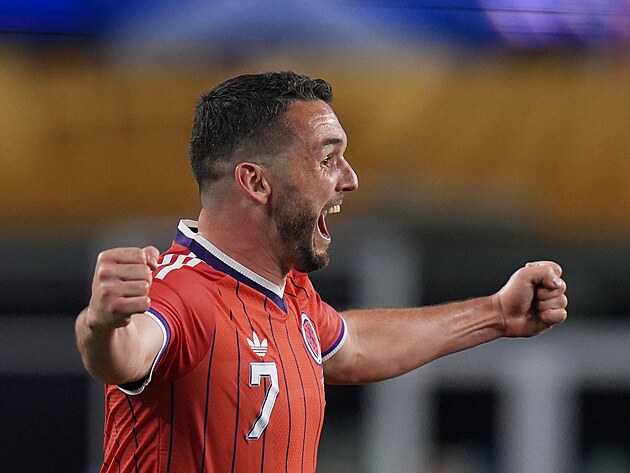 Skotsk� st�edopola� John McGinn se raduje z g�lu proti Haiti.