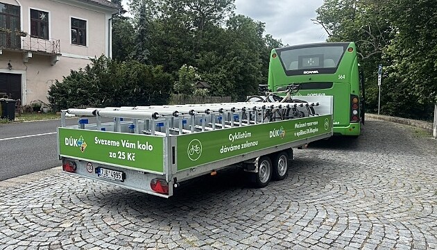Na cyklovlek se vejde a� �estnáct kol.