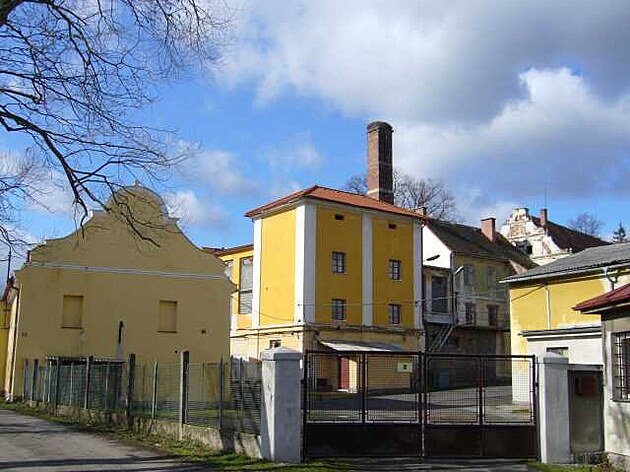 Objekt bývalé mlékárny a pivovaru v �ichovicích na Klatovsku má rozlohu p�es 10...