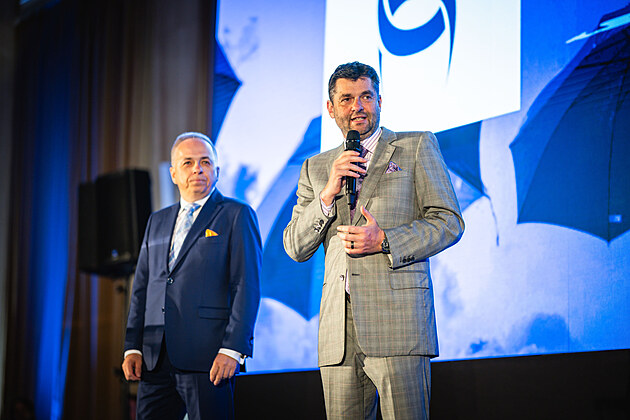 Poji��ovna roku 2025: Ivan �pirakus a Martin Divi� p�i zah�jen� ve�era
