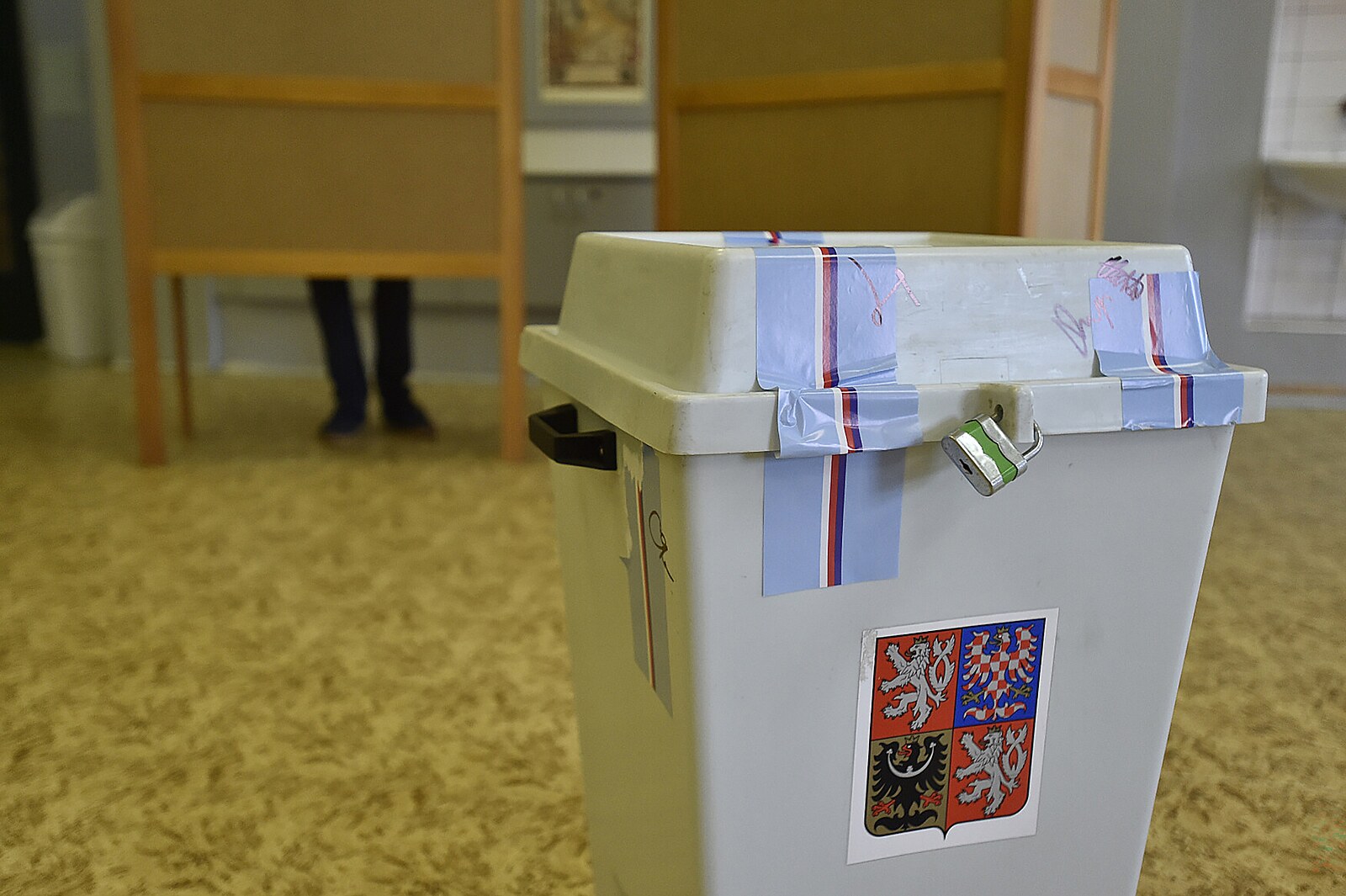 NÁZOR: Šestnáctiletý volič? Pak změňme celý právní systém, nejen volební zákon
