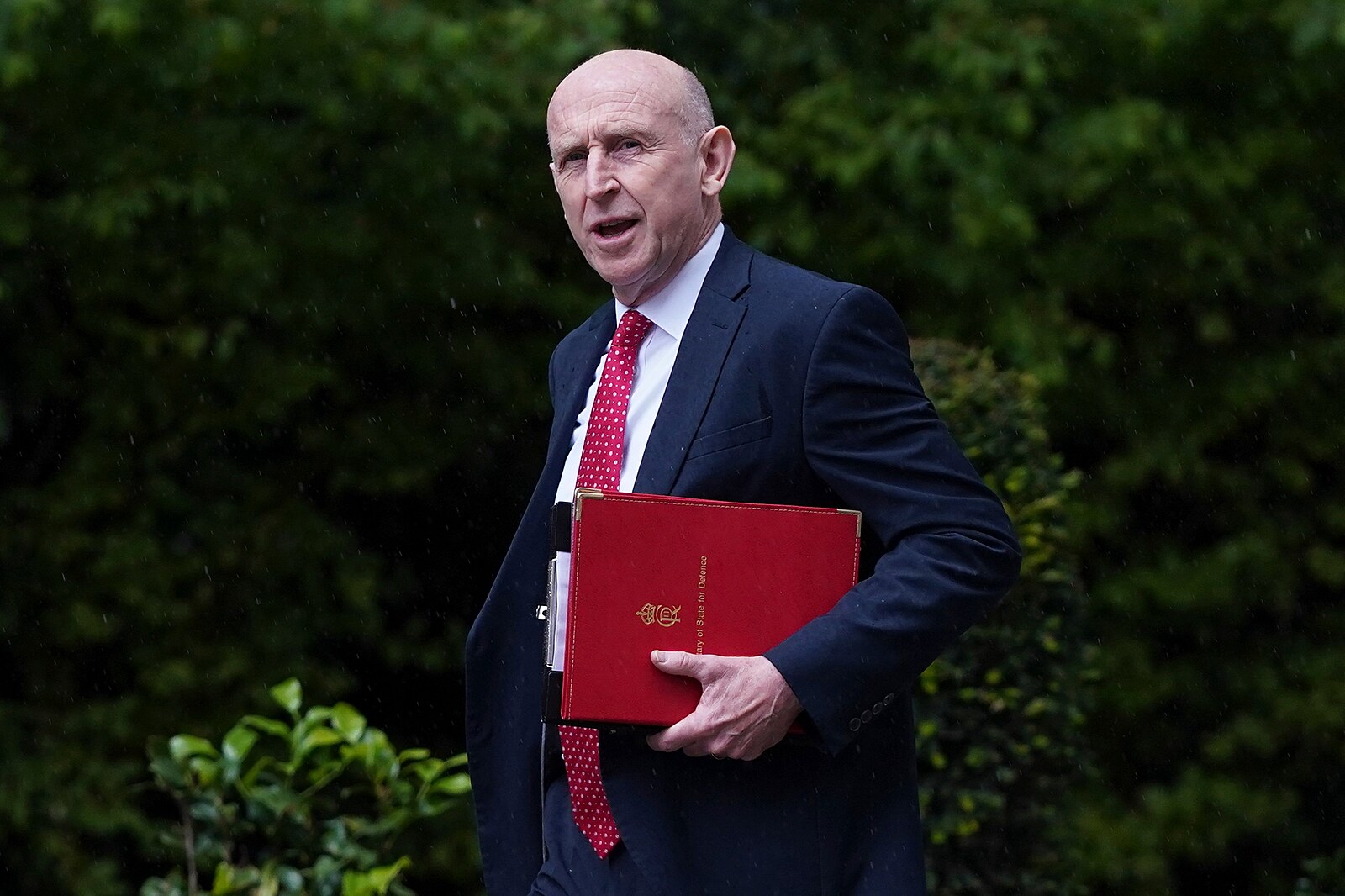 Britský ministr obrany rezignoval. Starmerovi vyčítá málo peněz na obranu