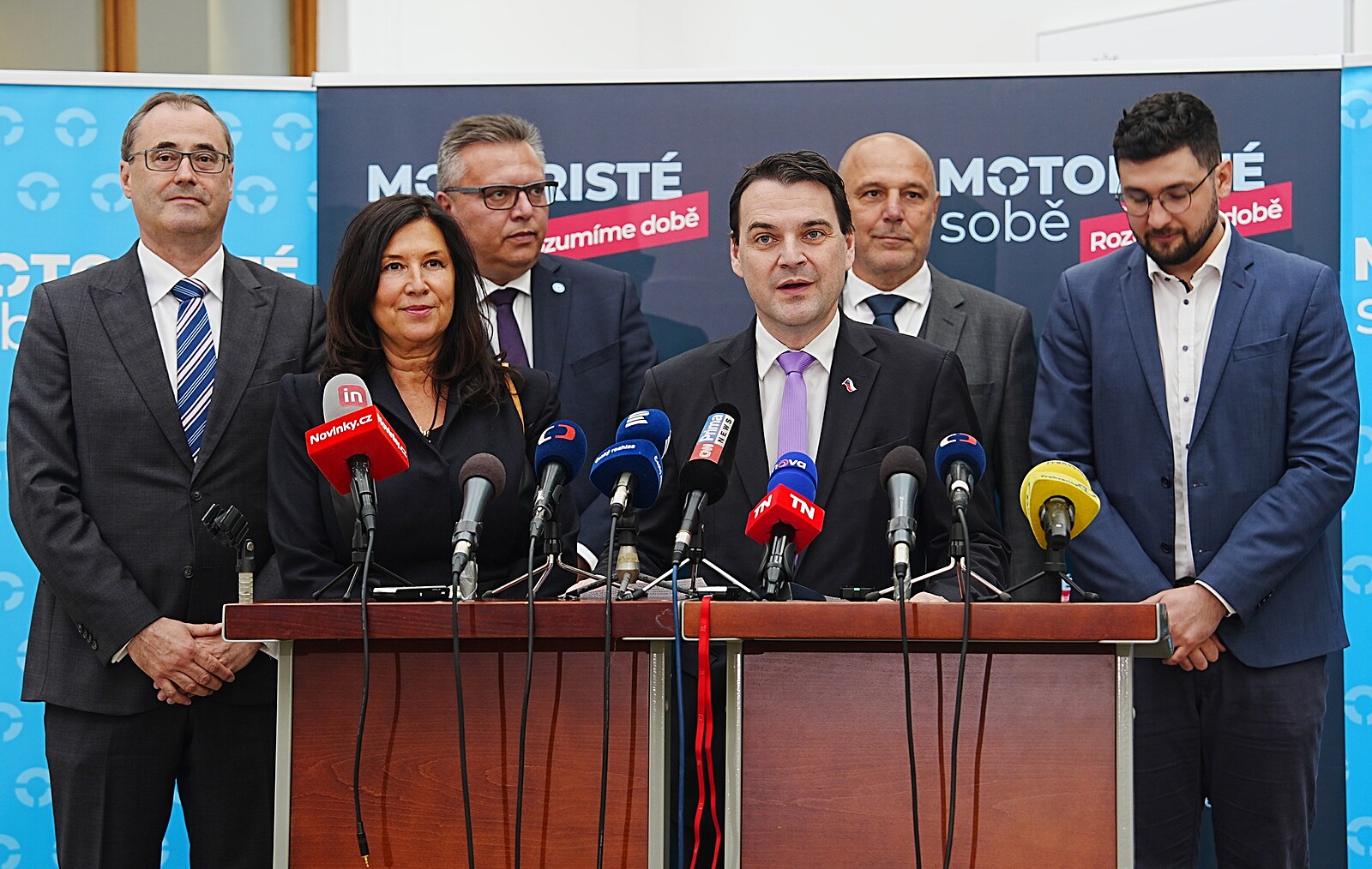 Motoristy vede do voleb majitelka Luční boudy. Hrozní zůstaneme, slíbil Macinka