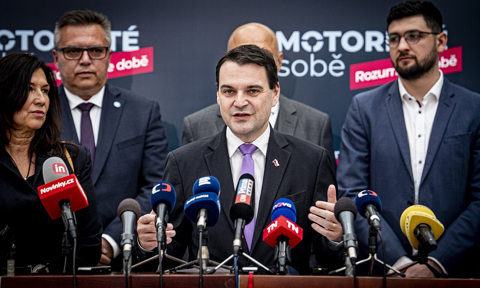 Víc než vyžehlená PR šablona. Motoristé jako jedni z posledních nabízejí reálný konflikt | Názory