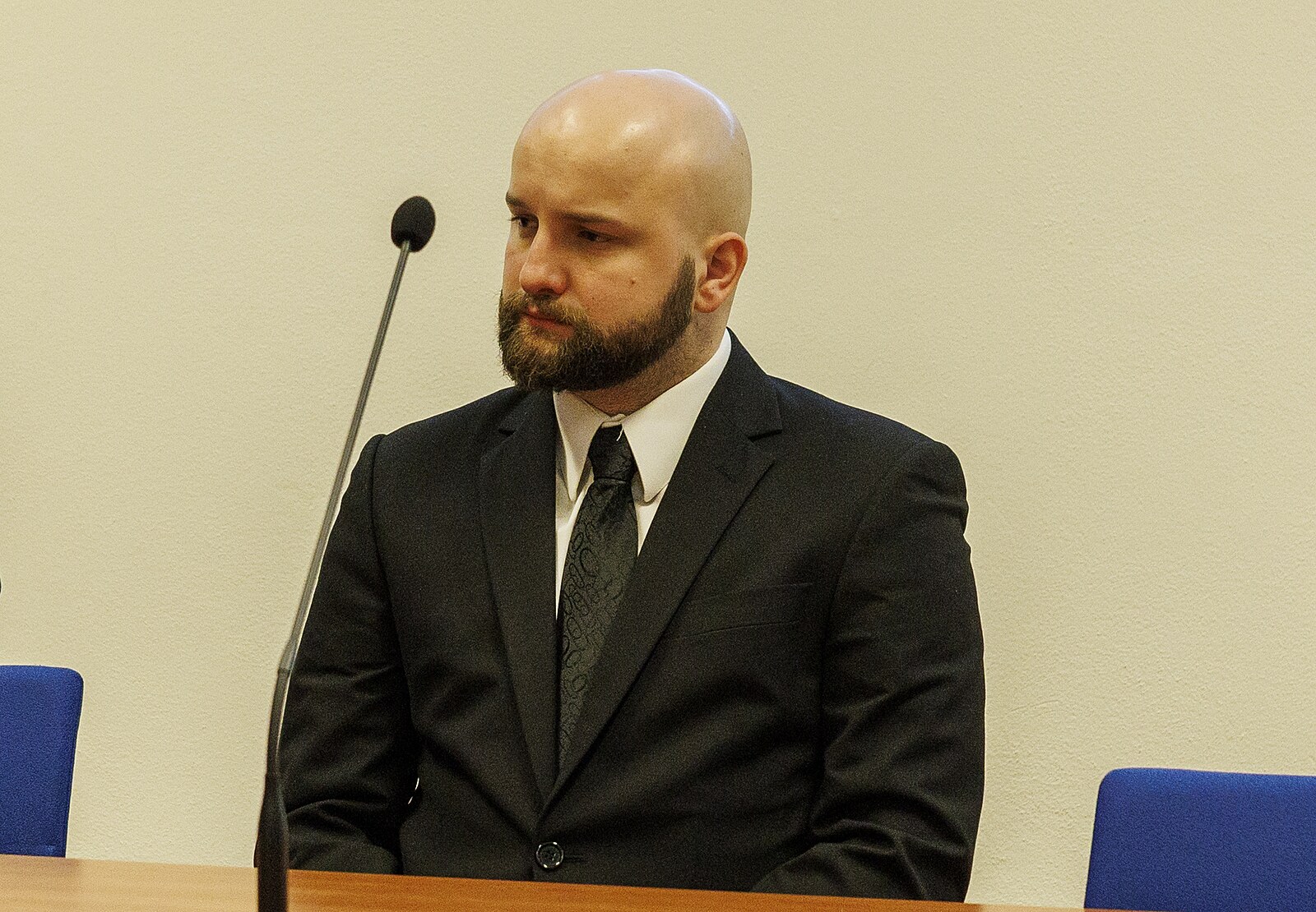 Pořezal generála nožem. Voják u soudu přiznal vinu, vyvázl s podmínkou