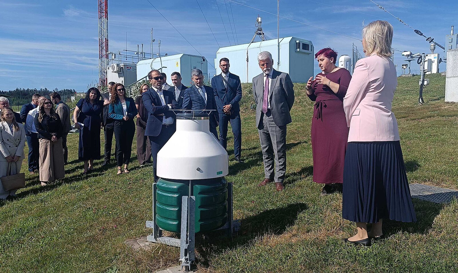 Prezident přijel na Vysočinu. Vyrazil za meteorology i na polygon pro drony
