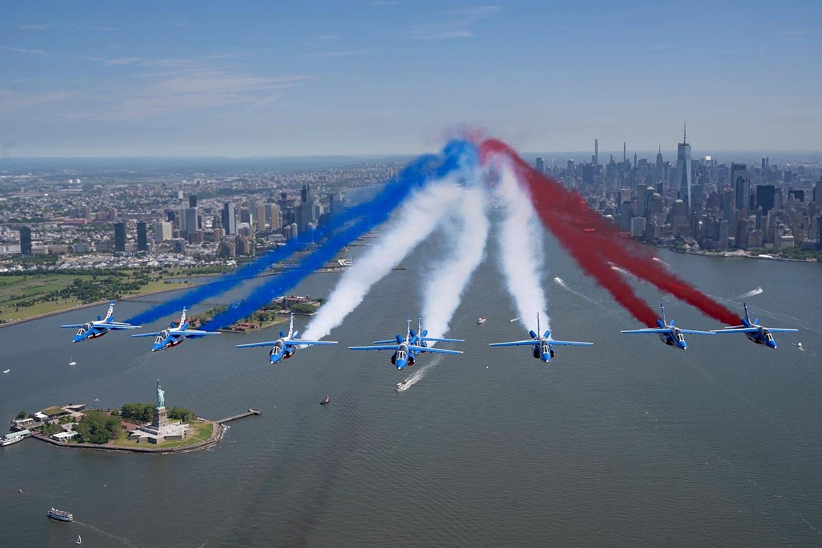 New York začal slavit 250 let americké nezávislosti. Pozval francouzské stíhačky