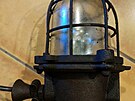 Pr�myslová svítidla a lampy z továren, zejména smaltovaná stínidla nebo...