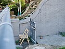Jako kdy� bez znalosti souvislostí objevíte kost dinosaura a za�nete p�emý�let,...