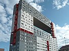 Podivnosti tím nekon�í. Tím, �e architekti vzali ten �pan�lský m�stský blok a...