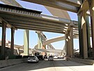 High Five Interchange je mimo jiné tvo�ena t�ia�ty�iceti mosty. K�i�ovatka...