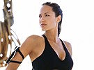 A dal�í slavné bikiny pózy? Angelina Jolie jako Lara Croft, rok 2003