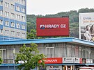 Velkoplo�ná LED obrazovka na st�e�e budovy v centru Ústí nad Labem. (12. �ervna...