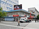 Velkoplo�ná LED obrazovka na st�e�e budovy v centru Ústí nad Labem. (12. �ervna...
