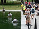 Jezírko u Lincolnova památníku ve Washingtonu zezelenalo. (14. �ervna 2026)