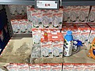 Trvanlivé mléko Pilos stojí v chorvatském Lidlu 15 korun (0,66 eura). M��ete si...