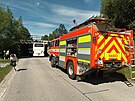 �idi� z�ejm� nerespektoval dopravní zna�ení a uvázl pod viaduktem. (16. �ervna...