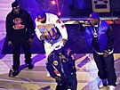 Hiphopová skupina Wu-Tang Clan vystoupila b�hem polo�asu �tvrtého finále NBA.