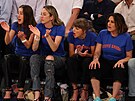 Herci Christine Taylorová a Ben Stiller, hudebnice Alana Haimová, Este Haimová...
