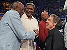 Spencer Haywood (vlevo) a Larry Johnson (uprost�ed) v NBA slavn� p�sobili, Ben...