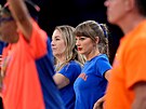 Este Haimová a Taylor Swift p�i sledování �tvrtého finále NBA, to to s New York...