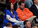 Jackie and Adam Sandlerovi jsou roztrp�eni ze �tvrtého finále NBA, nakonec se...