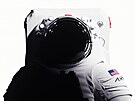 Skafandr pro astronauty mise Artemis IV