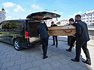 Poslední rozlou�ení se Zde�kou Ma�ínovou, dcerou generála, odbojá�e z druhé...