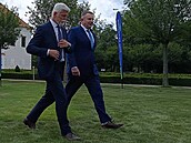 Prezident republiky Petr Pavel na tiskovém briefingu v zámeckém areálu ve...