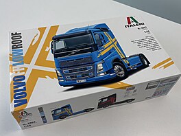 Plastiková stavebnice taha�e Volvo od firmy Italeri
