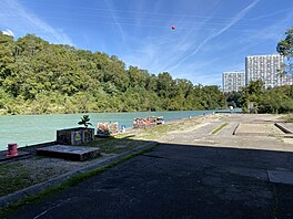 Le Lignon stojí asi p�t kilometr� od centra Vernier. Kanton zde vy�lenil...