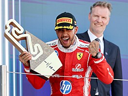 Lewis Hamilton slaví výhru ve Velké cen� Barcelony-Katalánska.