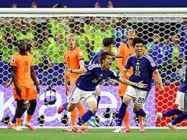 Kóki Ogawa slaví vyrovnávací gól v zápase s Nizozemskem, který vst�elil Dai�i...