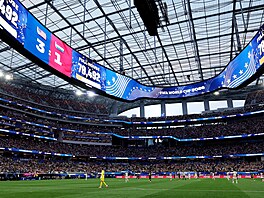 Jen sedmdesát tisíc ��astlivc� vid�lo zahajovací zápas v Los Angeles na vlastní...
