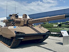 Veletrh obranné techniky Eurosatory v Pa�í�i p�edstavil zbran� a obranné...