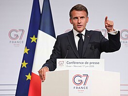 Francouzský prezident Emmanuel Macron hovo�í na záv�r summitu G7 ve...