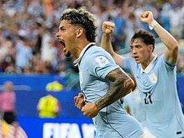 Maxi Araujo z Uruguaye oslavuje vyrovnávací gól proti Saudské Arábii.