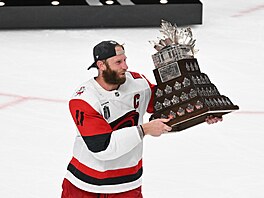 Jordan Staal získal Conn Smythe Trophy pro neju�ite�n�j�ího hrá�e play off.