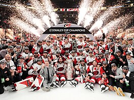 Carolina se raduje ze zisku Stanley Cupu.