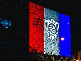 Nov� p�edstavené logo fotbalové Zbrojovky promítl klub v noci na vybrané...